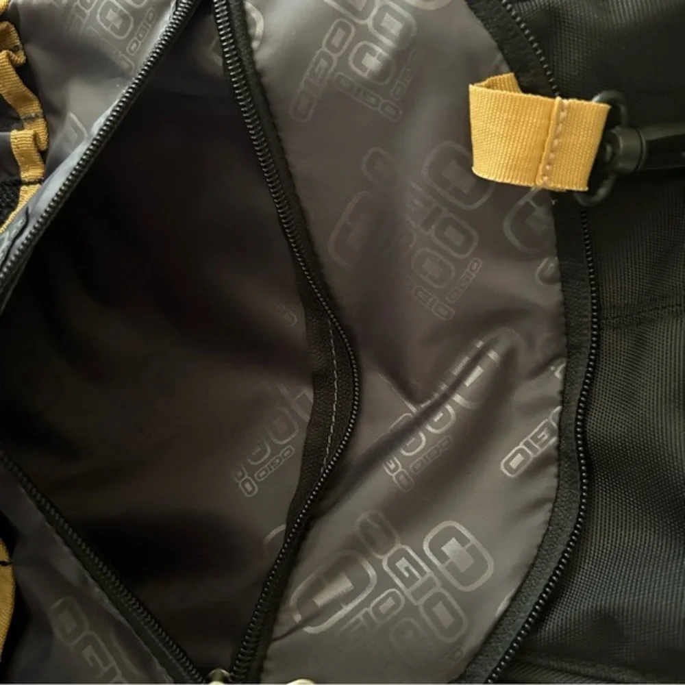 Ogio Durable Padded Breathable Black Axle Travel Laptop iPad Backpack Carrier